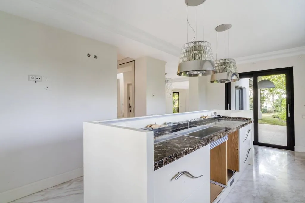 Cuisine - Luxury Villa with Communal Pools in Marbella