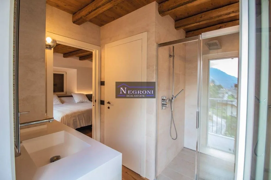 Vannitoad - Luxury Apartment with Medieval View in Gromo