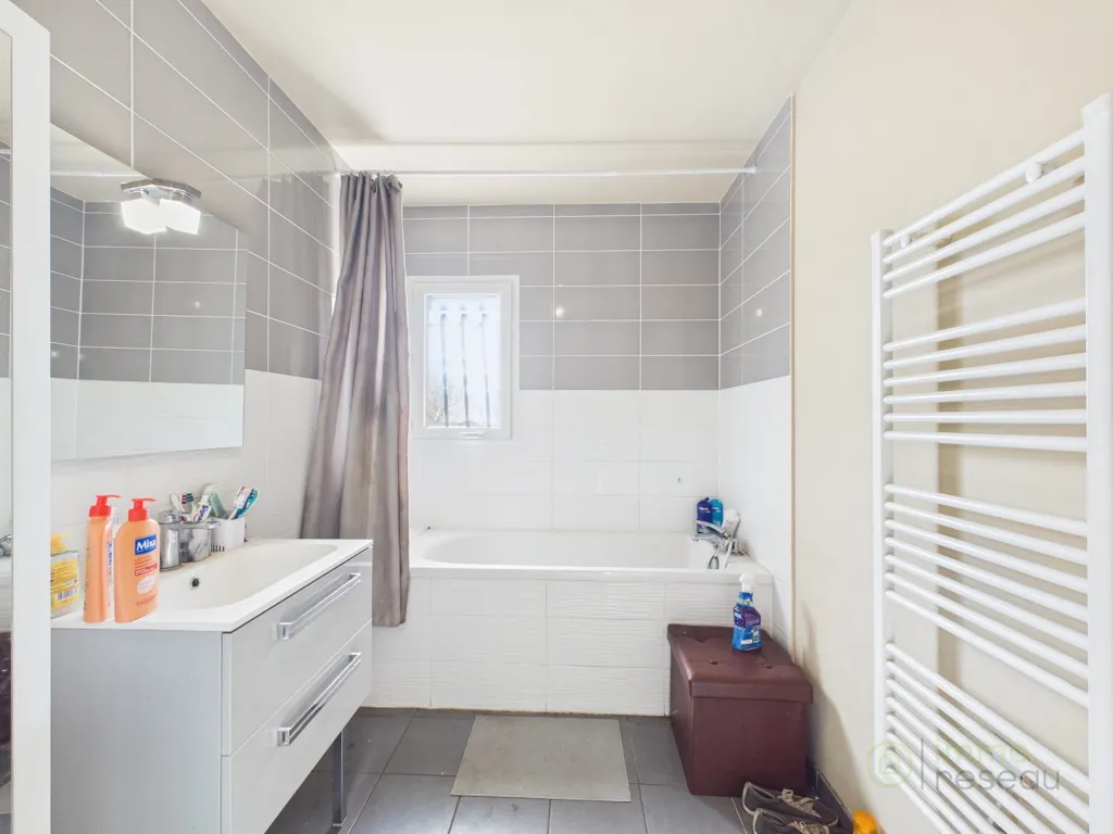 Vannitoad - Recent Bungalow with Garden in Accessible Location