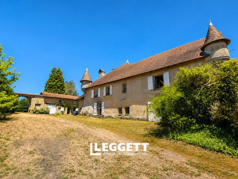 Extérieur - Château historique avec étang à Marval