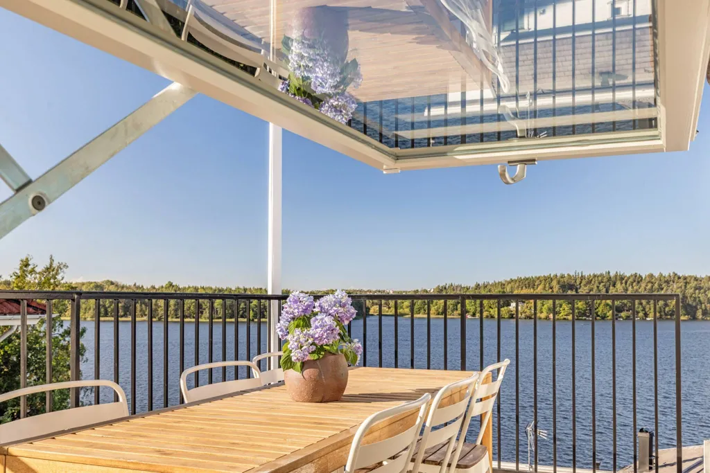 Terrace - Modern Apartment with Mälaren View in Mälarhöjden
