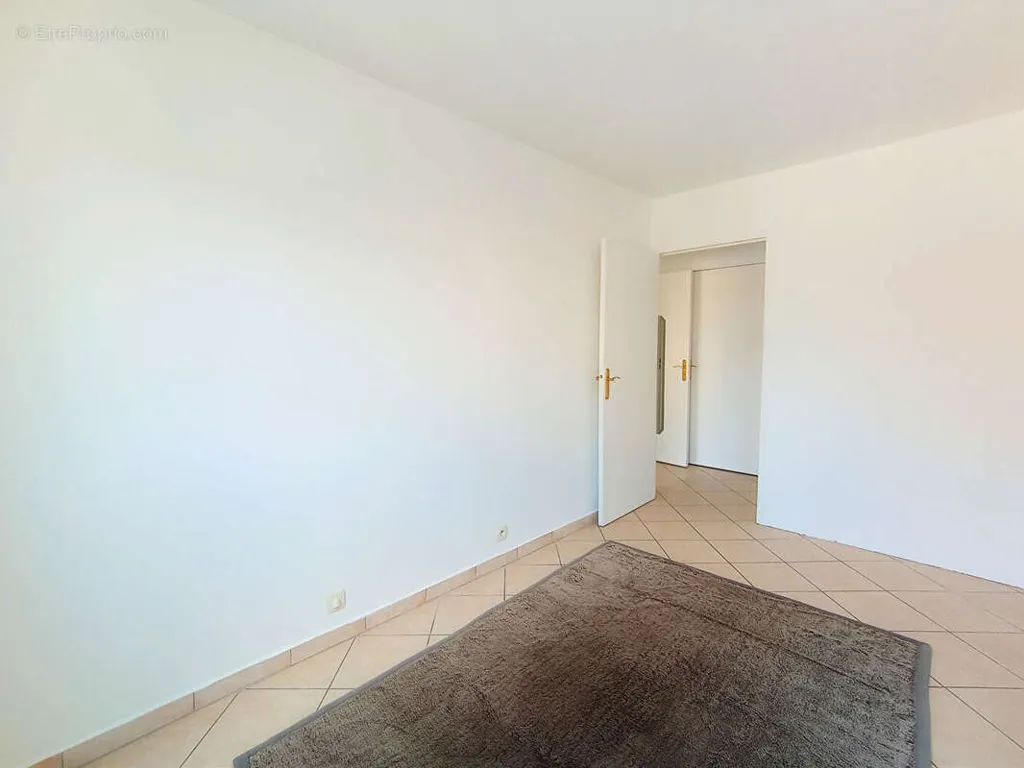 Habitaciones - Refurbished Apartment with Parking in Alfortville