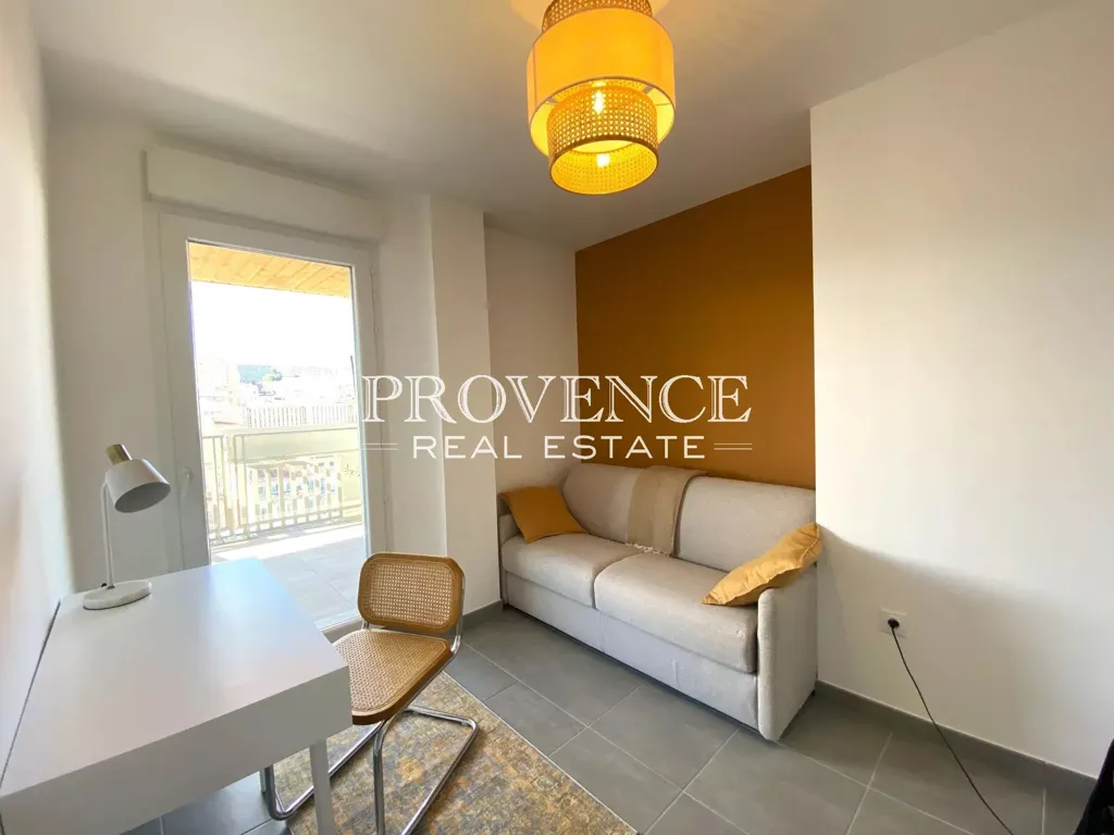 Magamistoad - Top Floor Apartment with Terrace in Marseille