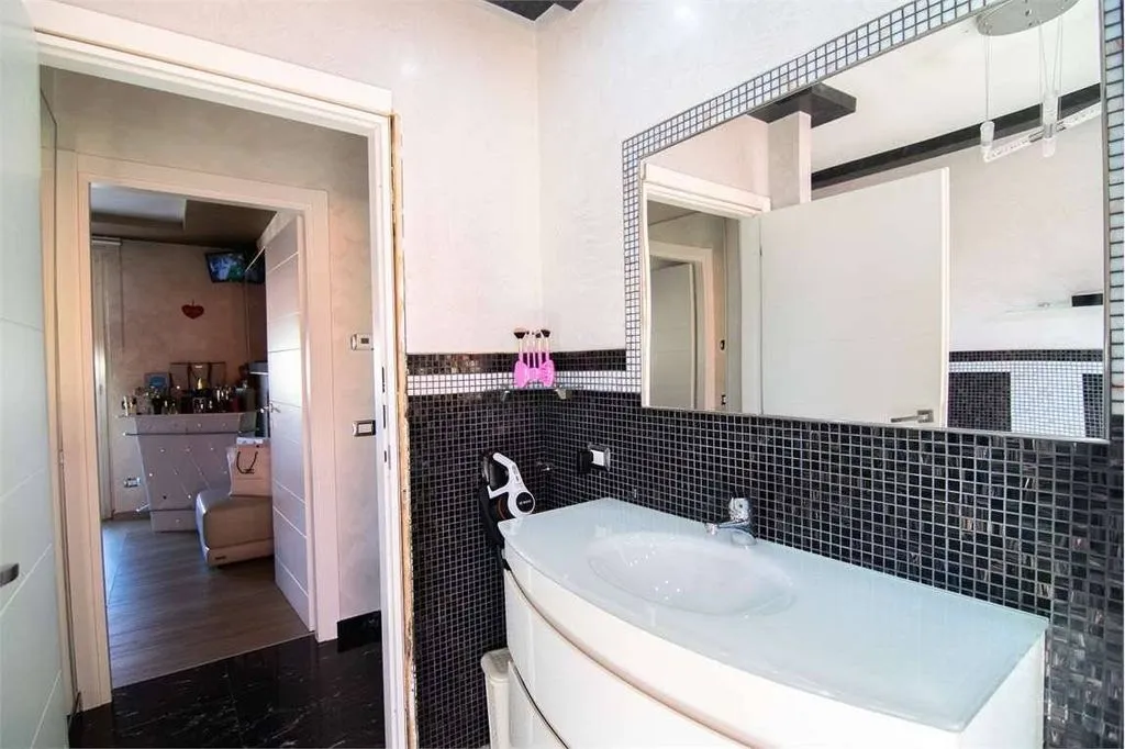 Bathrooms - Luxury Villa with Private Garden in Boltiere