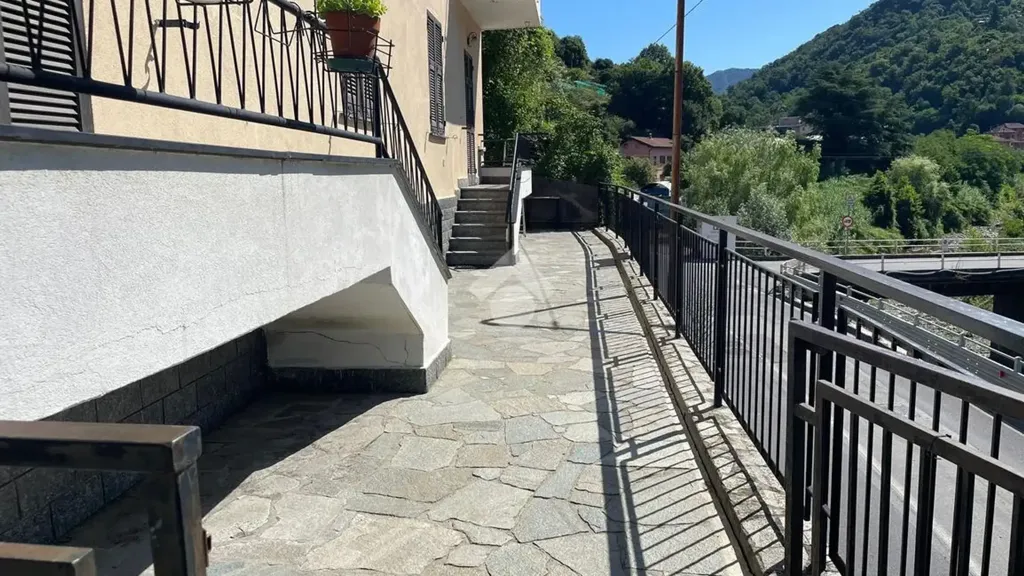 Rõdu - Apartment with Two Balconies in Sant'Olcese