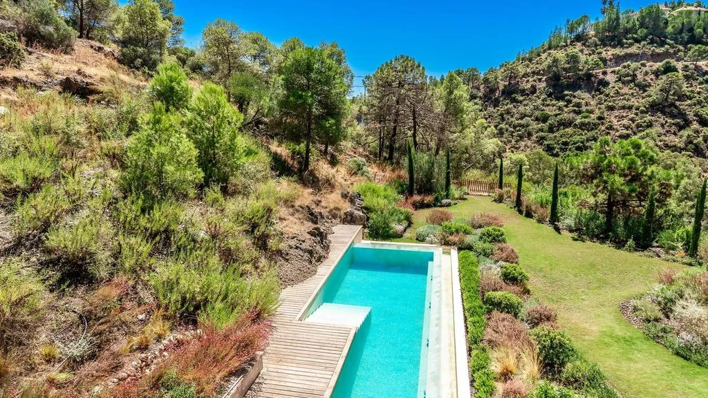 Piscine - Modern Villa with Mountain Views in El Madroñal