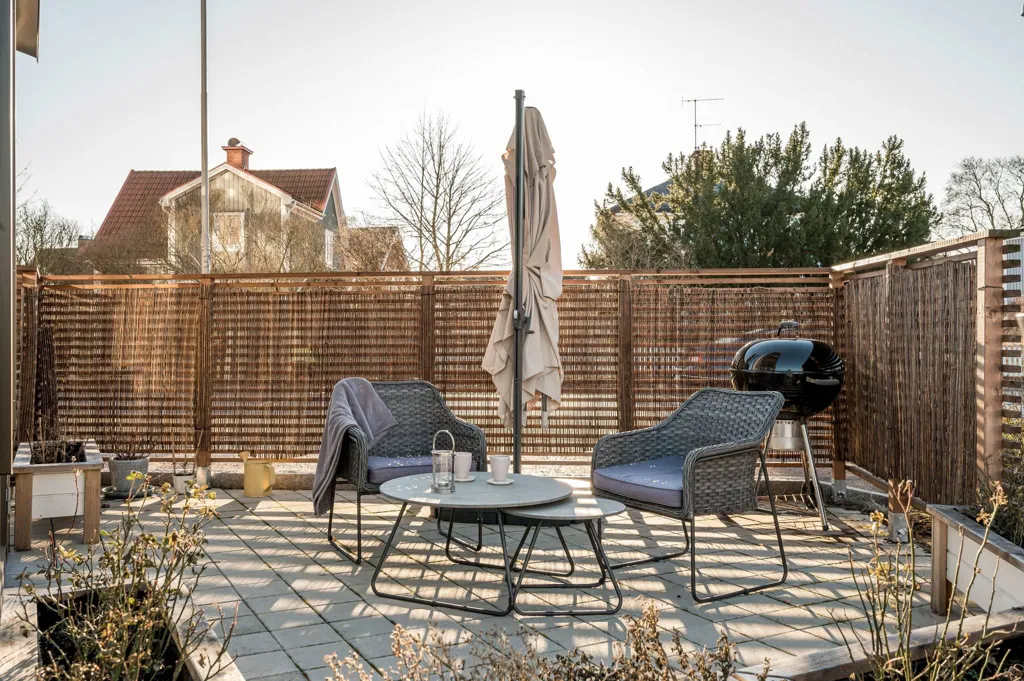 Terrasse - Three-bedroom Apartment with Terrace in Sunnegatan