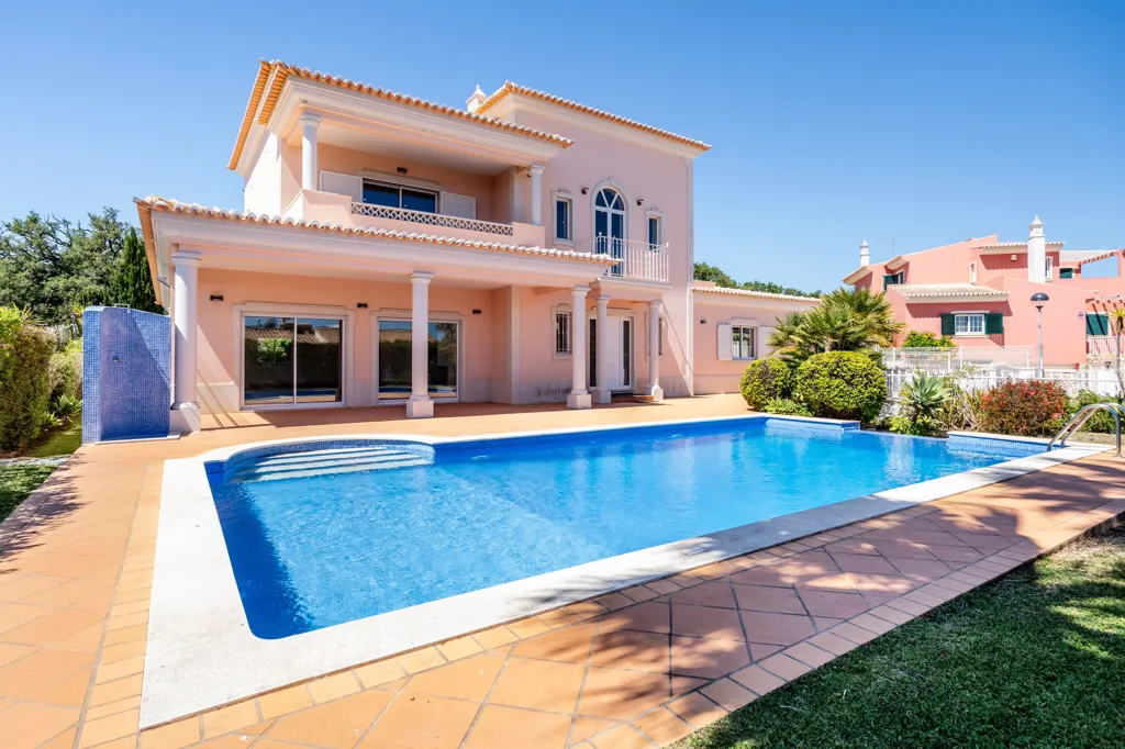 Bassein - Detached Villa with Pool in Albufeira
