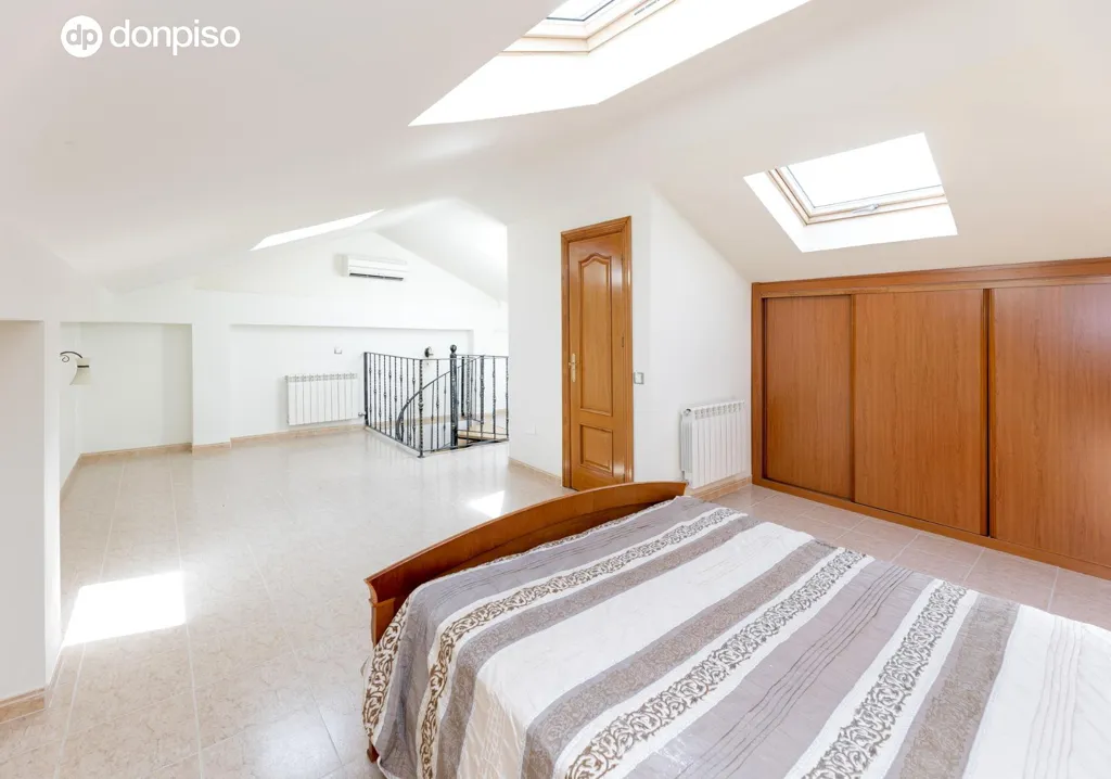 Magamistoad - Chalet with Pool in Granada's Calle Ajenjo
