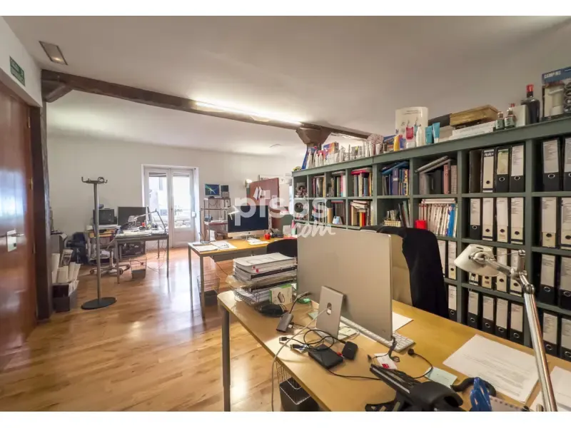 Bureau - Modern Flat with Street View in Vitoria Centre