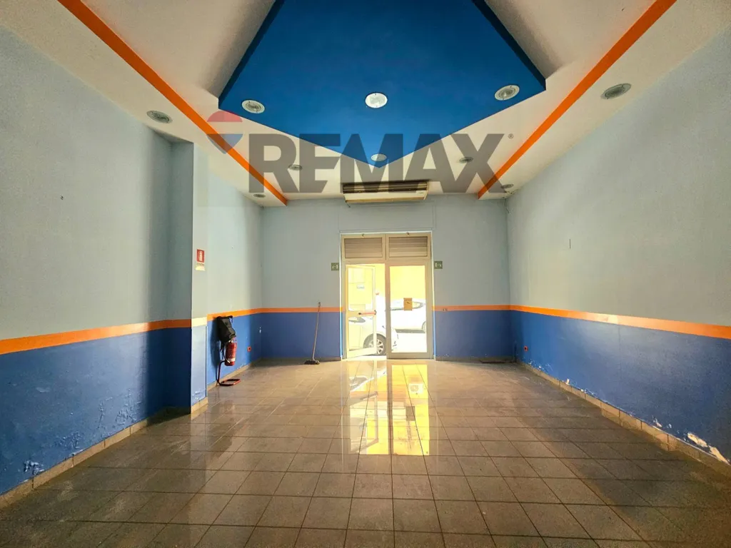 Toad - Commercial Space with Street Frontage in Salerno