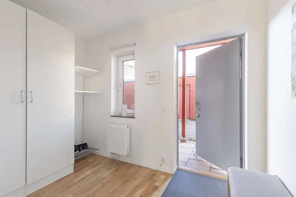 Toad - Modern Flat with Garden in Strängnäs