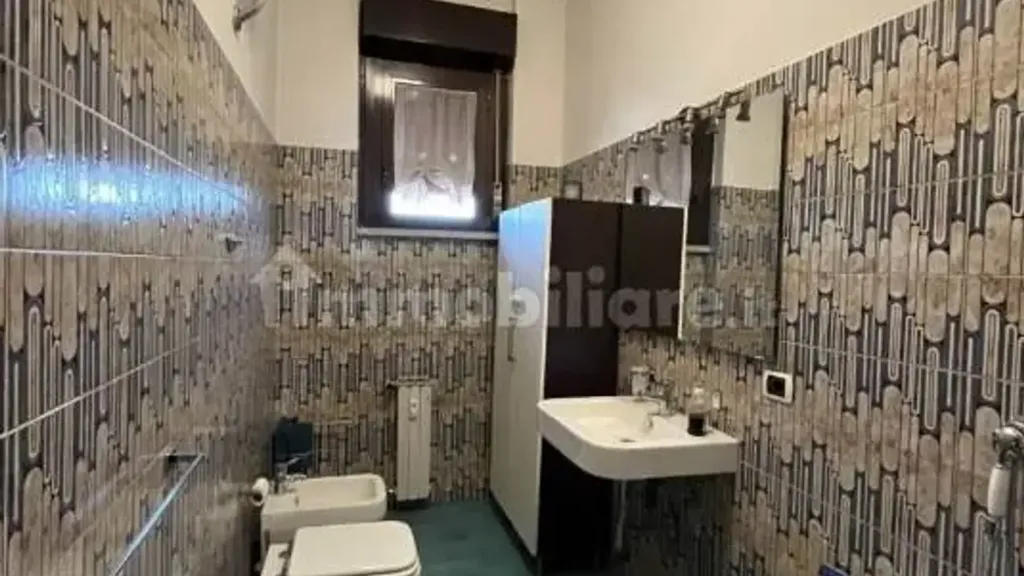 Bathrooms - Spacious Apartment with Terraces in Florence