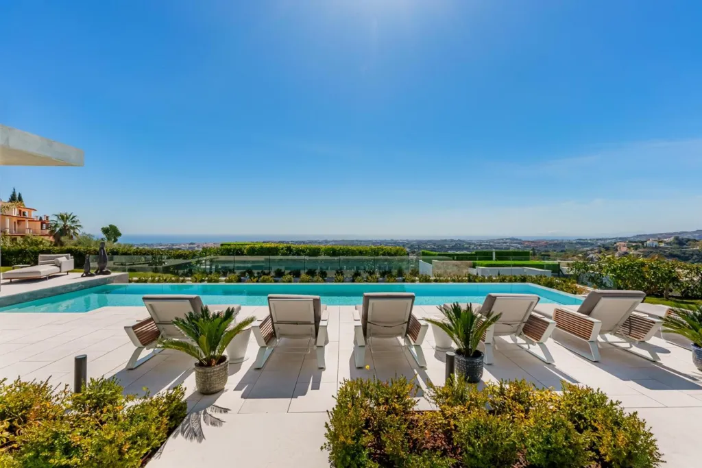 Bassein - Detached Villa with Infinity Pool in Benahavís