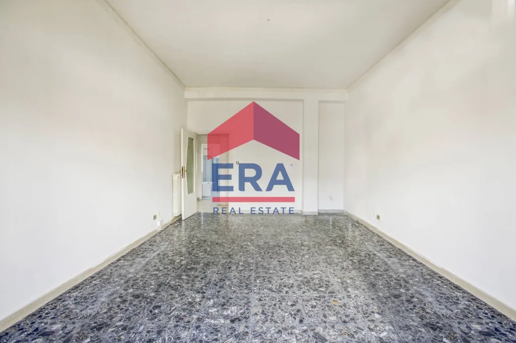 Pièces - Apartment to Renovate in Central Pomezia