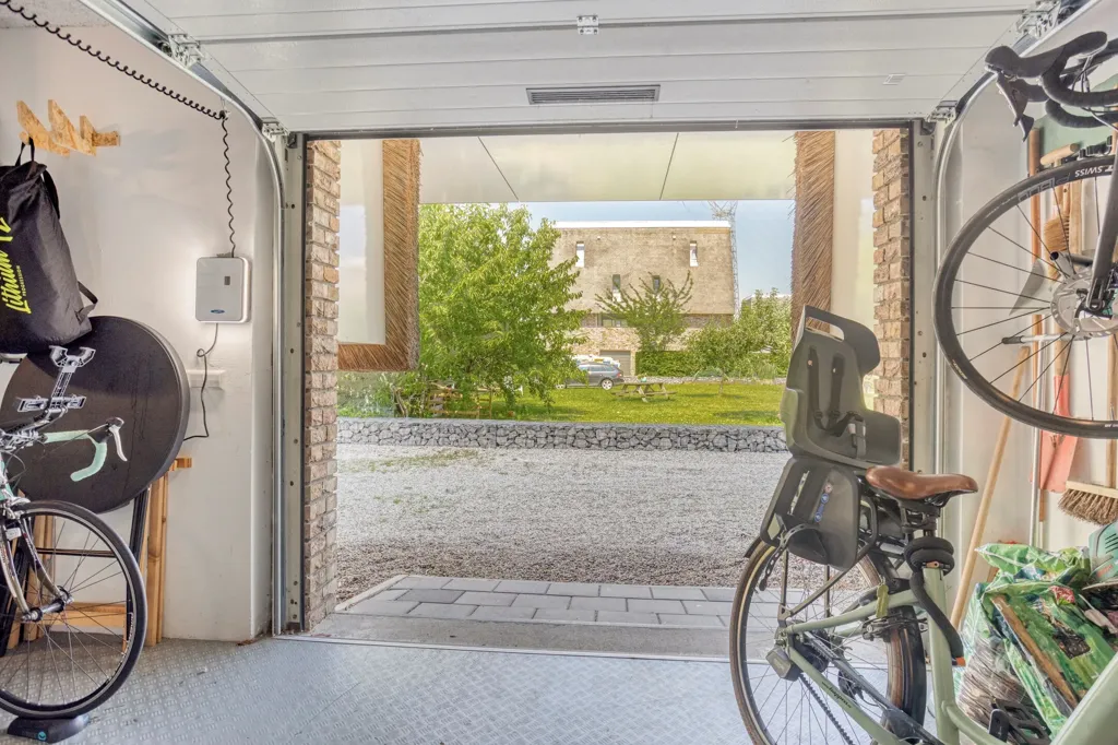 Garage - Semi-Detached House with Panoramic Views in Leiderdorp