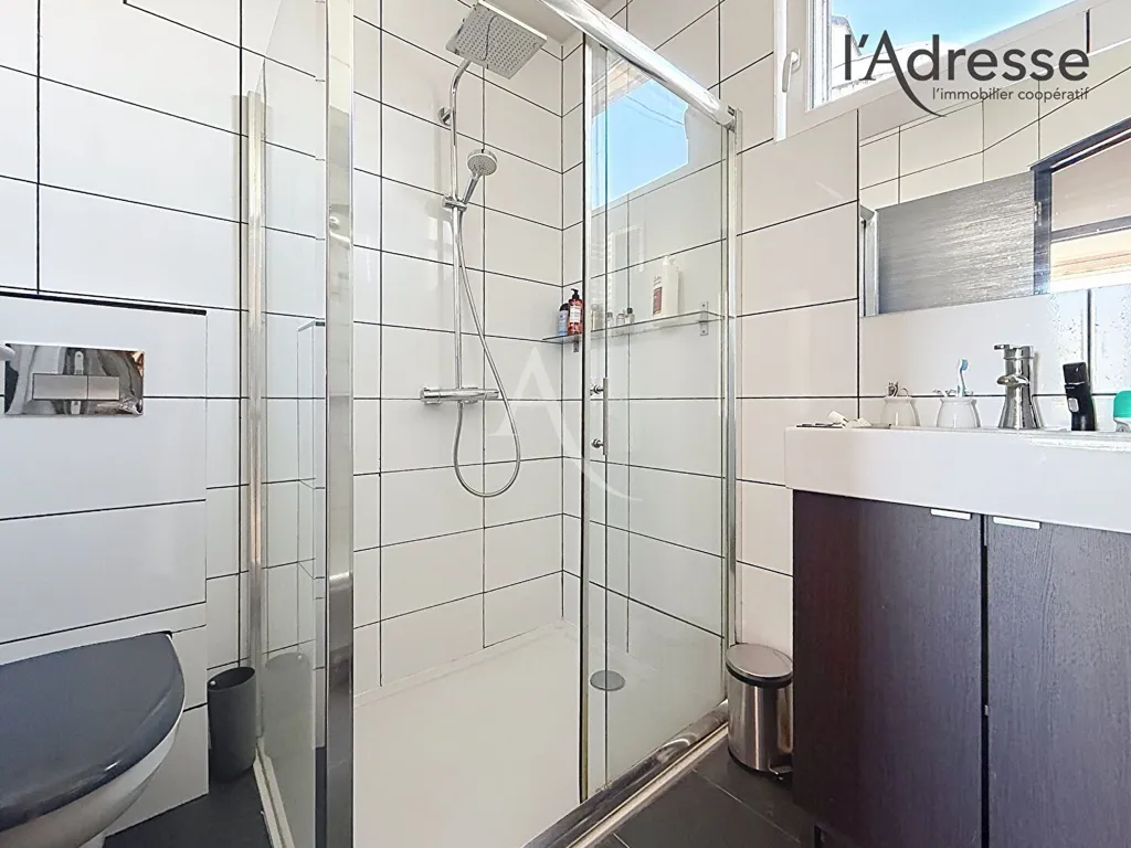 2-toaline maja asukohas SURESNES