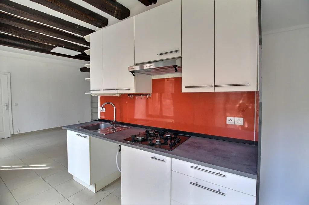 Kitchen - Charming 3-Bed Flat with Garden in Epernon