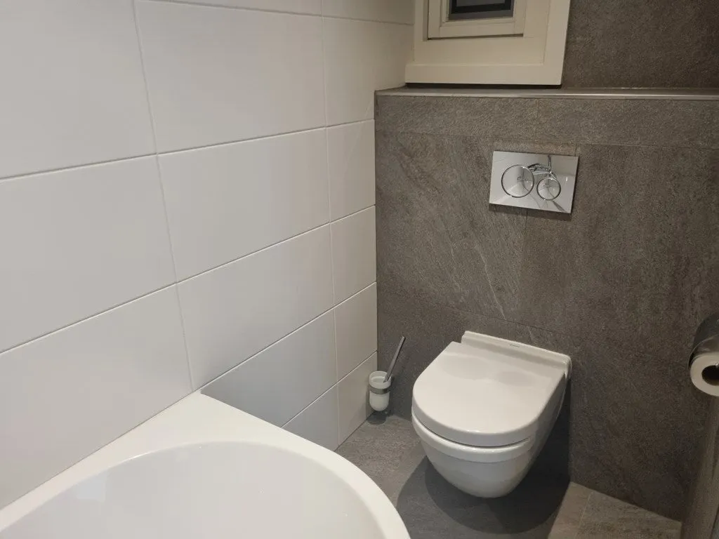 Bathrooms - Split-Level Maisonette with Canal View in Jordaan