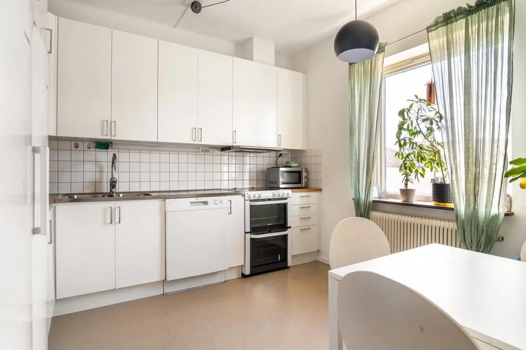 Cucina - Historic Civic Centre with Development Potential in Central Getinge