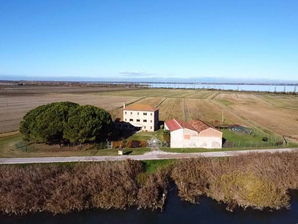 Õhuvaade - Historic Farmhouse with Pier in Jesolo