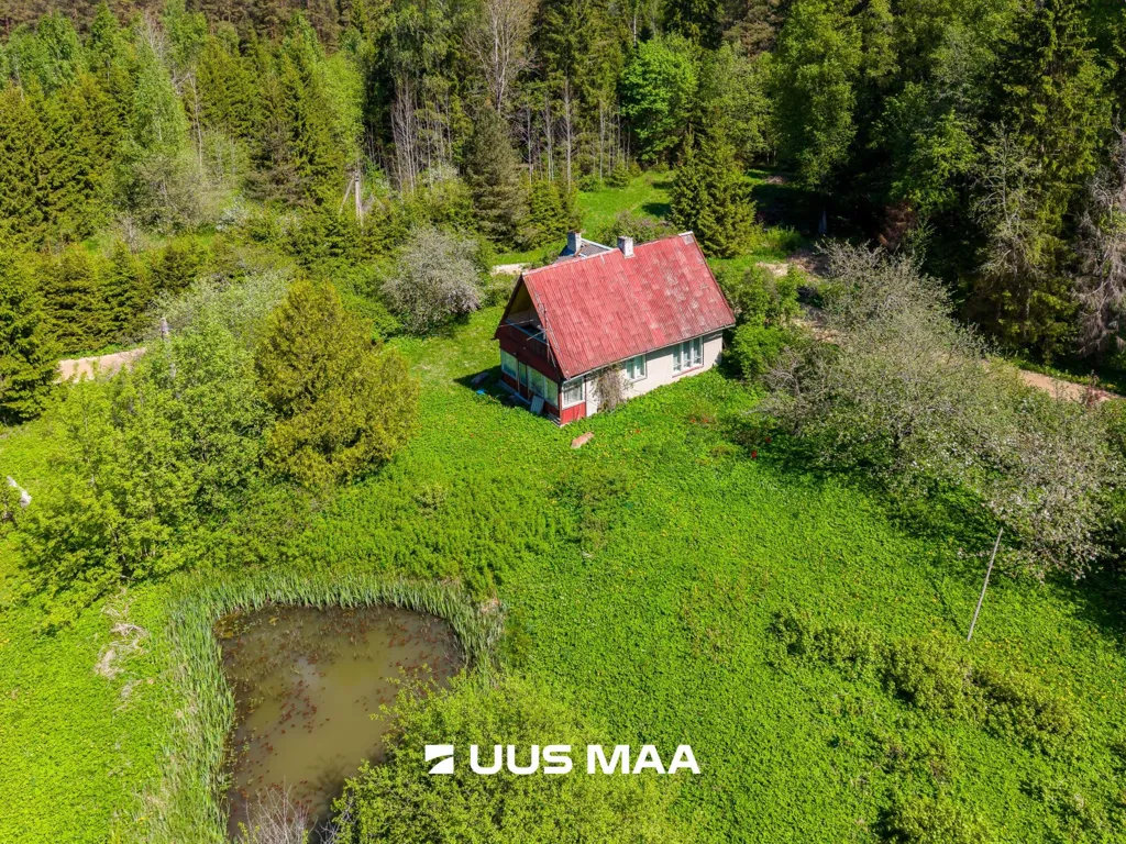 Vue aérienne - Scenic Plot with Building in Aegviidu