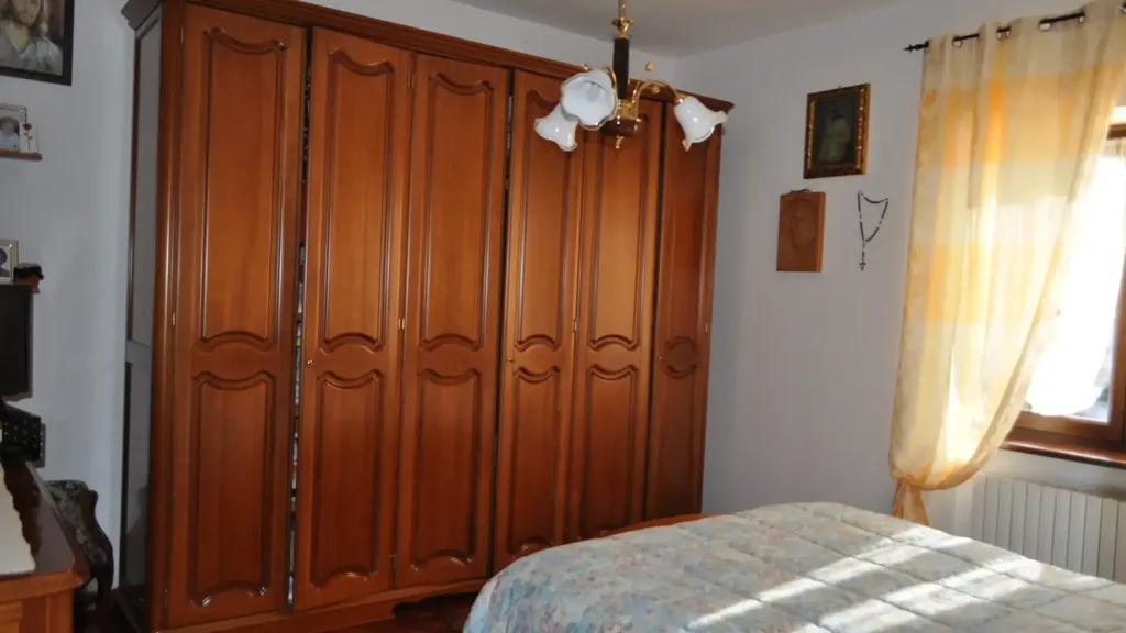 Magamistoad - Three-Bedroom Apartment with Balcony in Bedonia