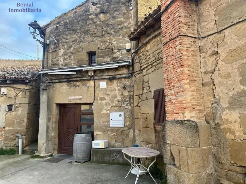 Jardin - Bodega with Bar and Restaurant in Baños de Ebro