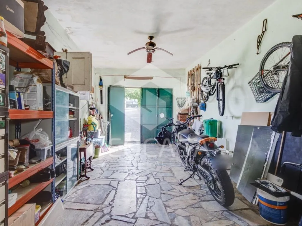 Garage - Luxury House with Garden in Algueirão, Sintra