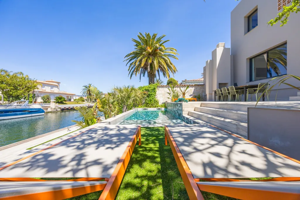 Pool - Contemporary Villa with Private Mooring in Empuriabrava