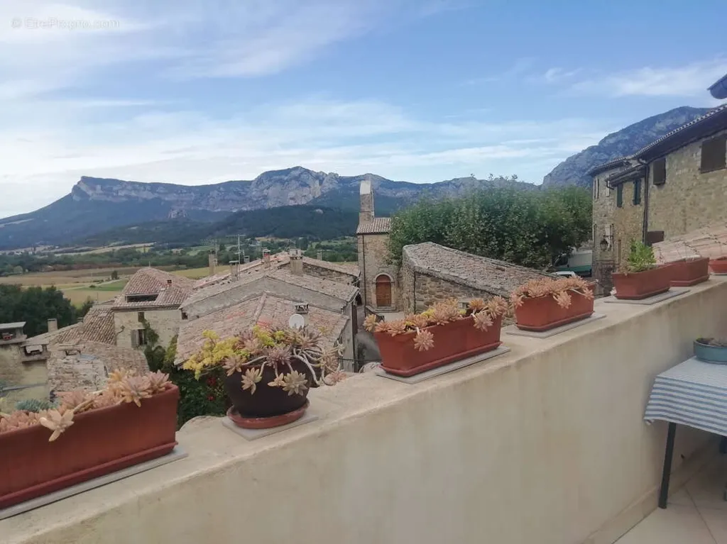 Terrass - Charming House with Terrace View in Francillon