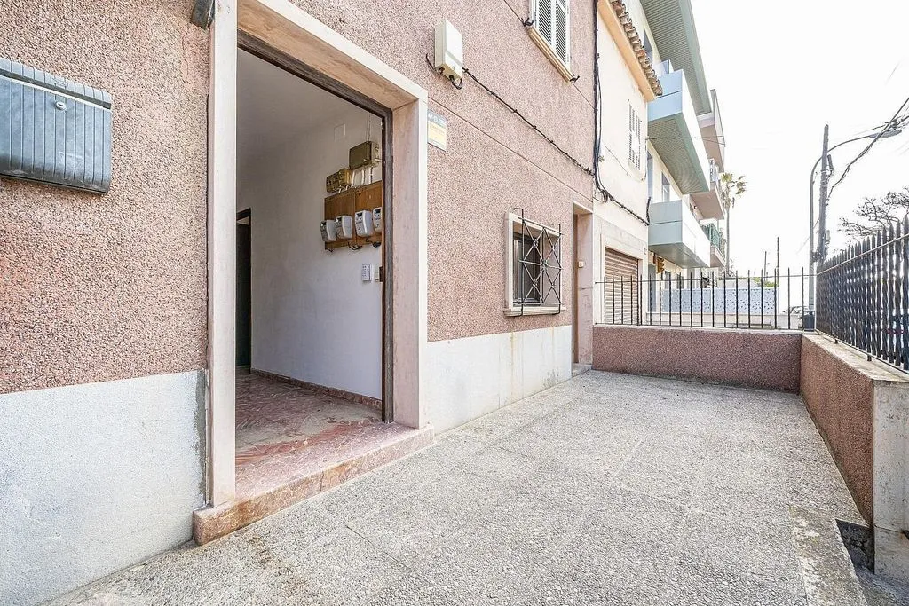 Esik - Ground Floor Flat with Terrace in Ciudad Jardín