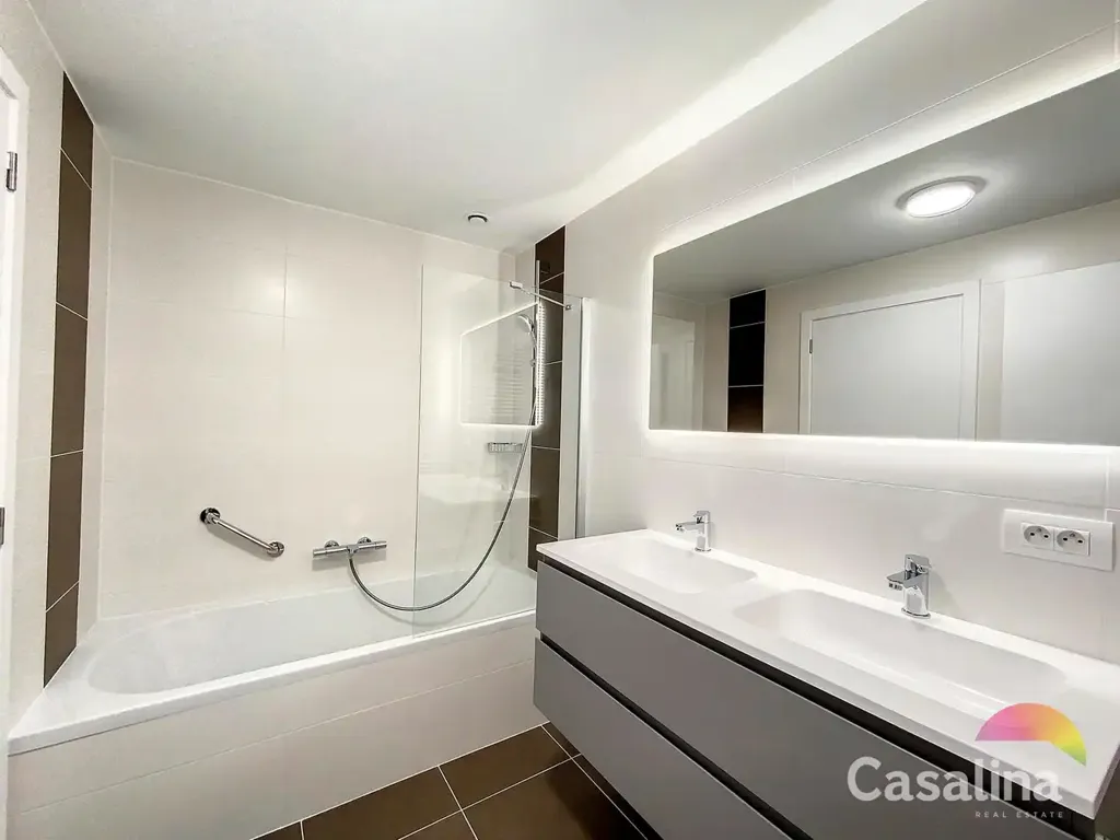 Salles de bain - Appartement Neuf avec Terrasse et Vue dans un Domaine Privé