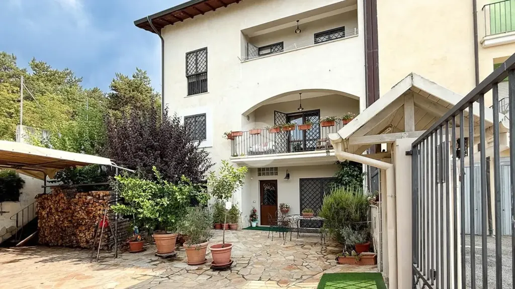 Garden - Modern Terrace Villa in Pettino, L'Aquila