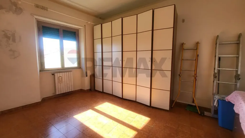 Toad - Second Floor Flat with Balcony in Anzio Centre