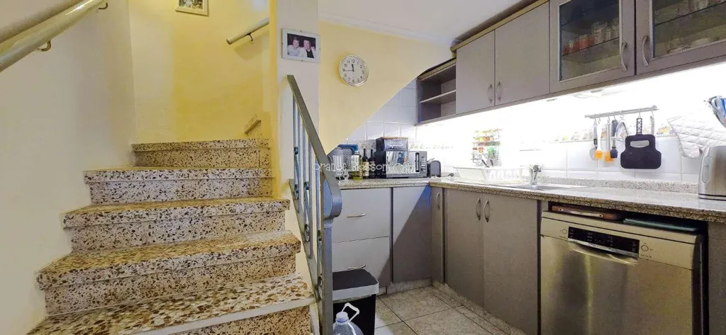Cucina - Charming Townhouse with Sun Lounge in Ador
