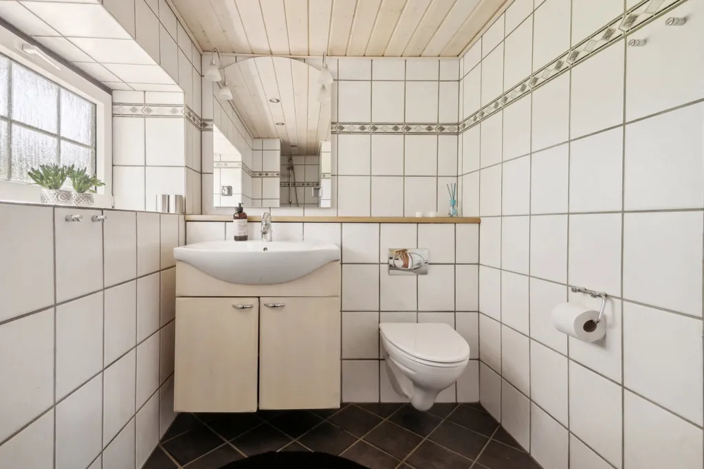 Bathrooms - Rural Villa with Large Garden in Agerskov