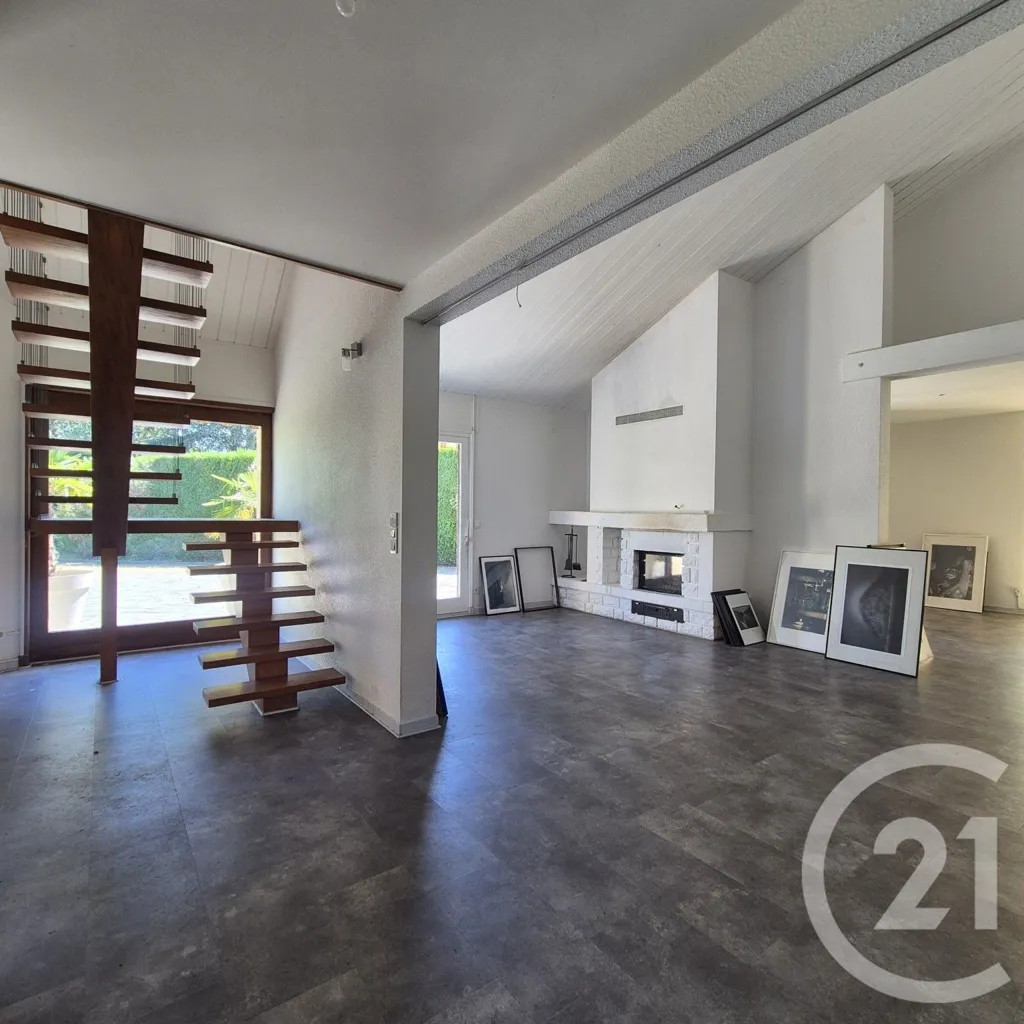 Elutuba - Architectural House with Garden in Roanne