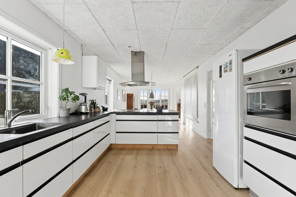 Cuisine - Modernised Villa with Open View in Højby