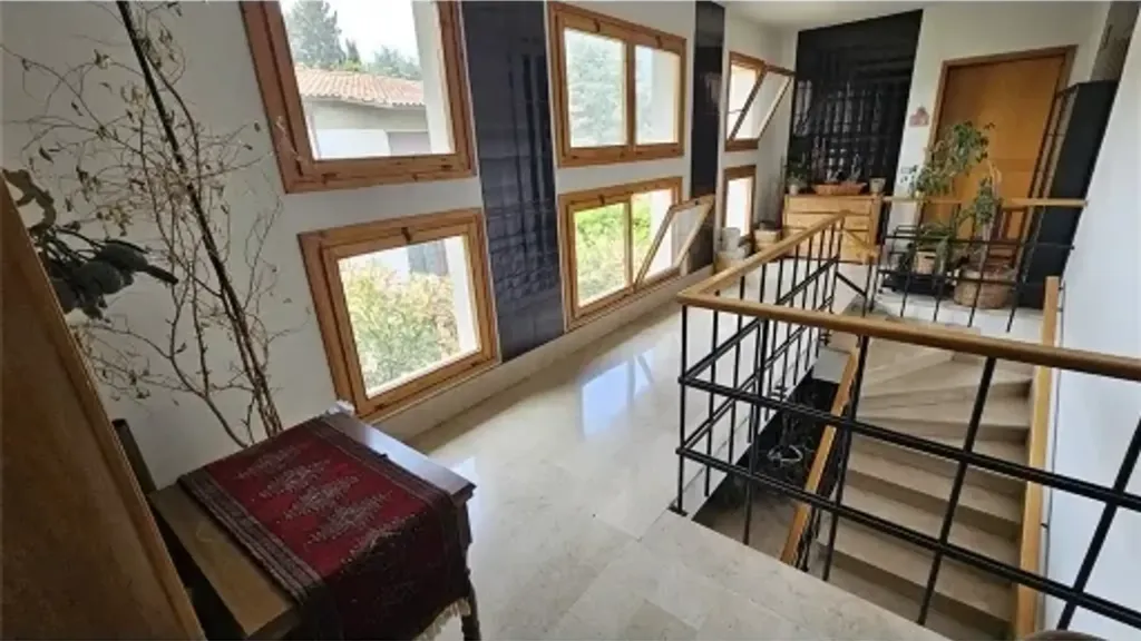 Pièces - Refined Apartment with Terraces in Florence