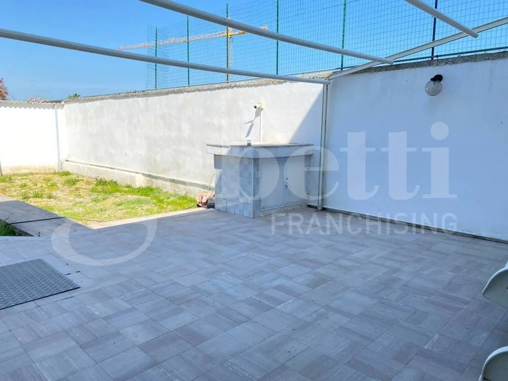 Terrace - Versatile Villa with Garden in Trani