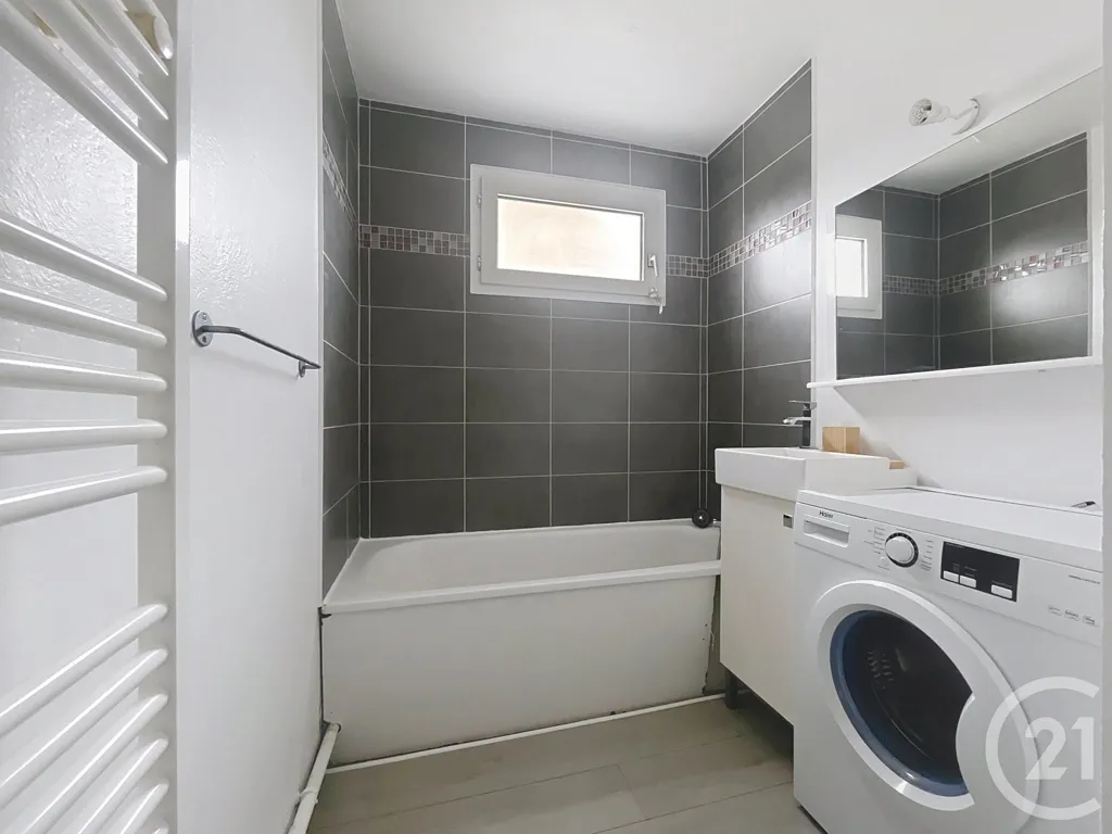 Salles de bain - Appartement avec Balcon dans le Quartier Cité Gastronomie à Dijon