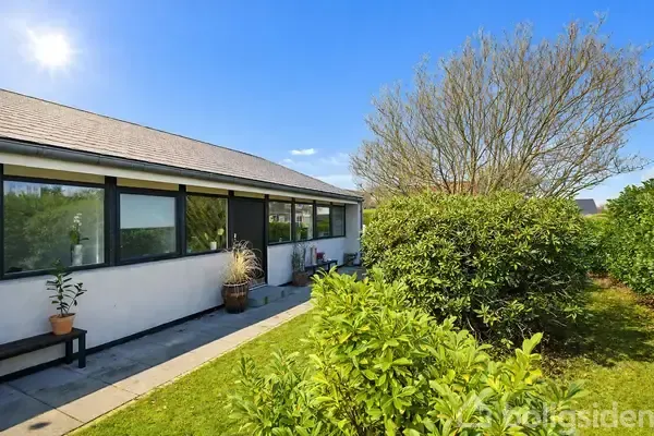 Exterior - Villa with Garden in Hornbæk