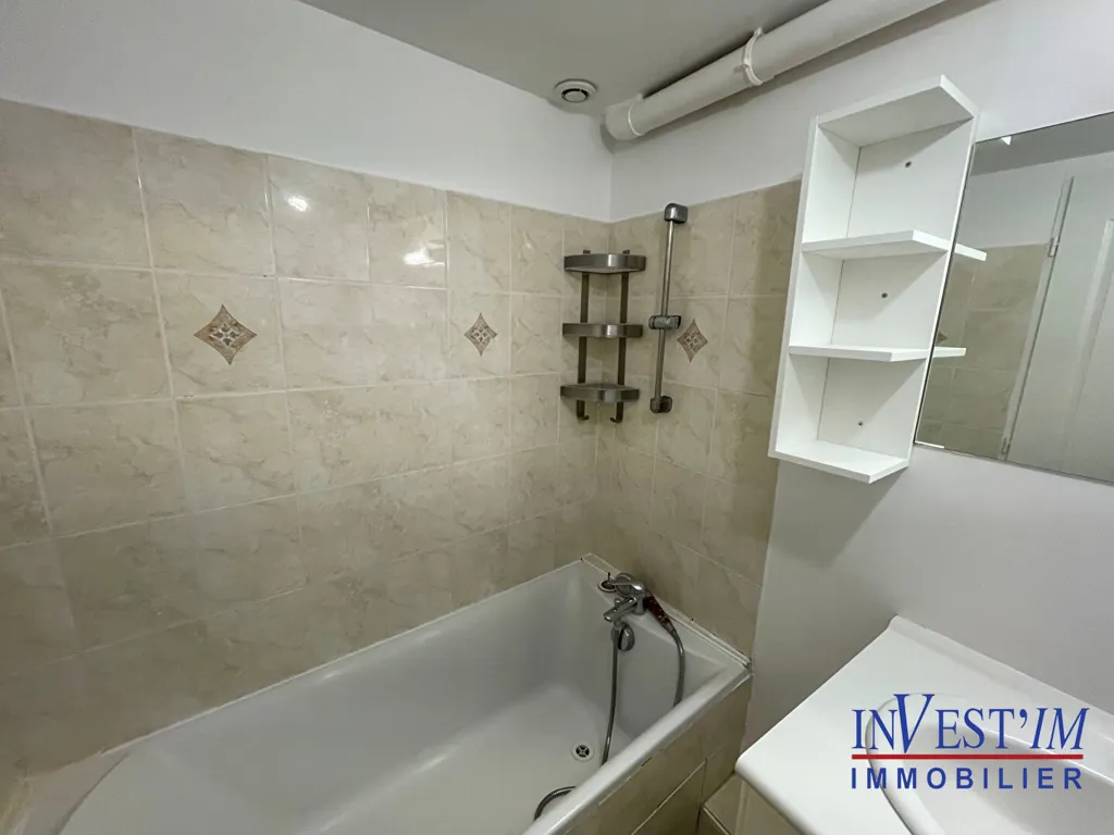 Bagni - Atypical Flat with East-Facing Terrace in Brignais Centre