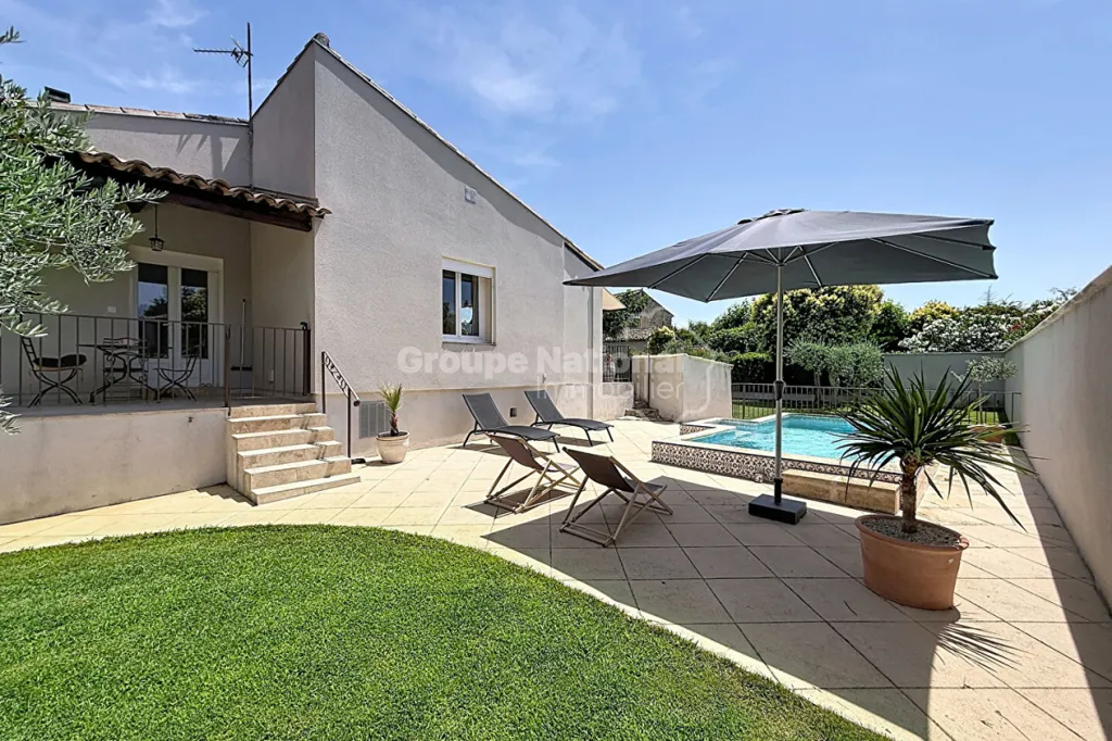 Pool - Renovated Villa with Pool in Cheval-Blanc