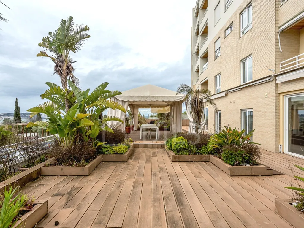 Terrass - Duplex Apartment with River View in Algés
