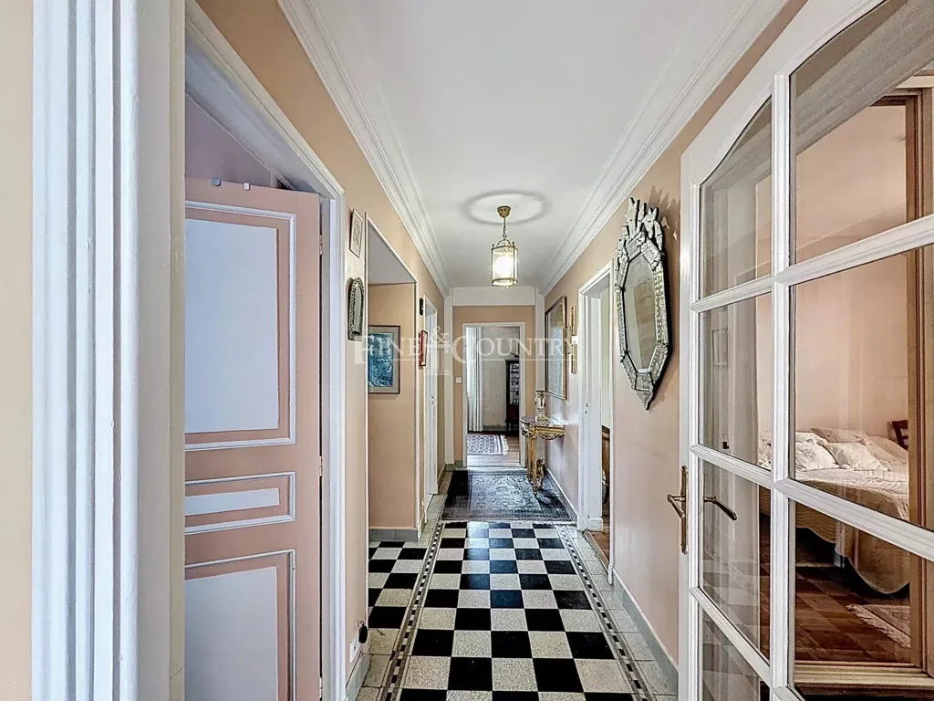 Esik - 1930s Townhouse with Garden in Cannes