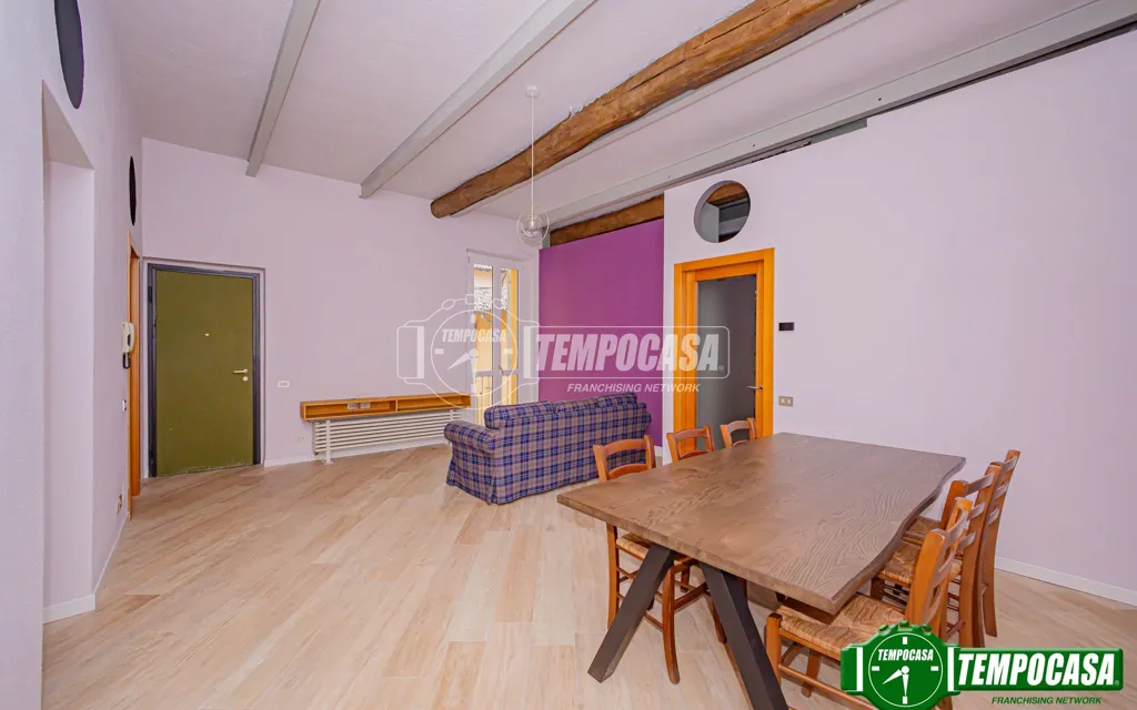 Salle à manger - Rustic-Style Apartment in Pavia's Historic Centre