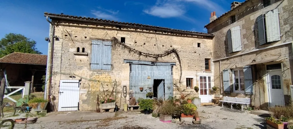 Jardin - Maison de 3 Chambres avec Jardin à Courcôme