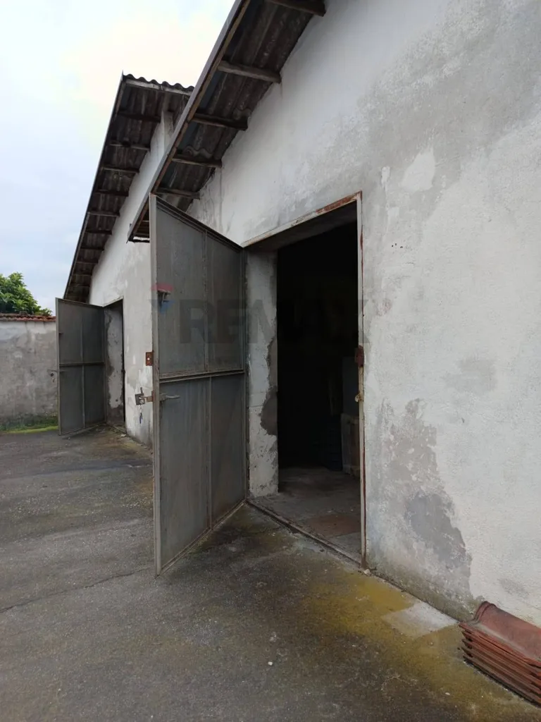 Aed - Industrial Warehouse with Pool Access in Casevecchie